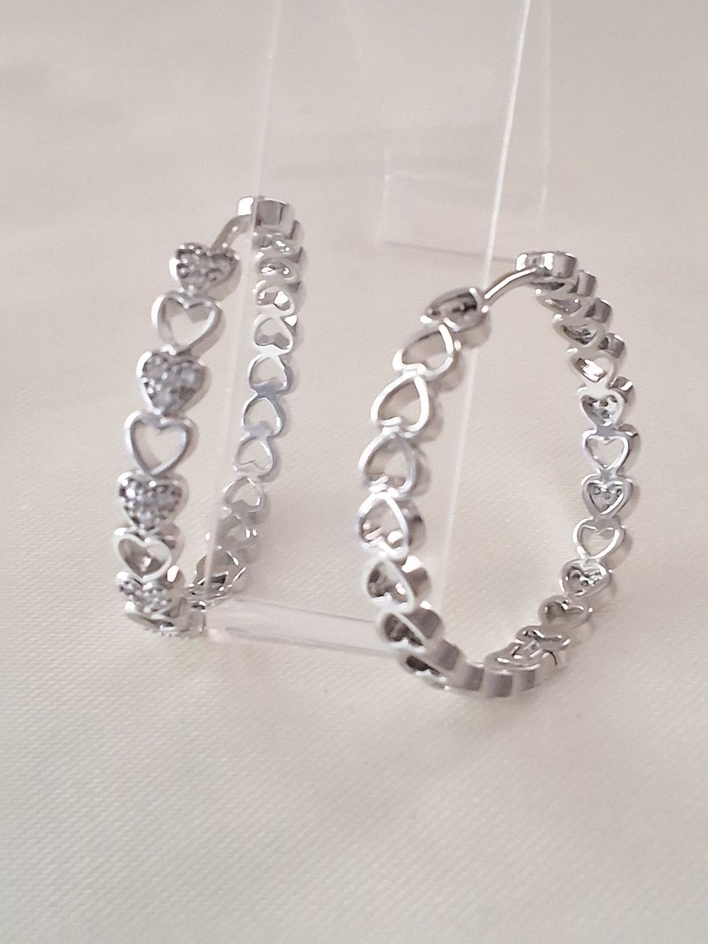 18k White Gold Czs Heart Hoop Earrings